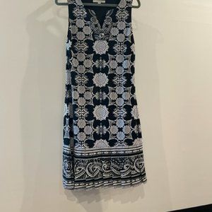 Small- Sleeveless Black and white dress